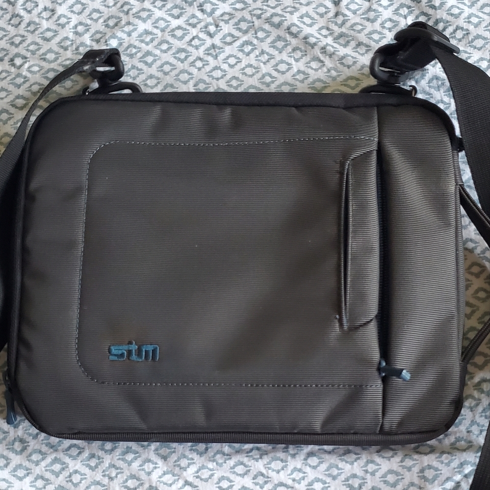 STM Tablet Bag